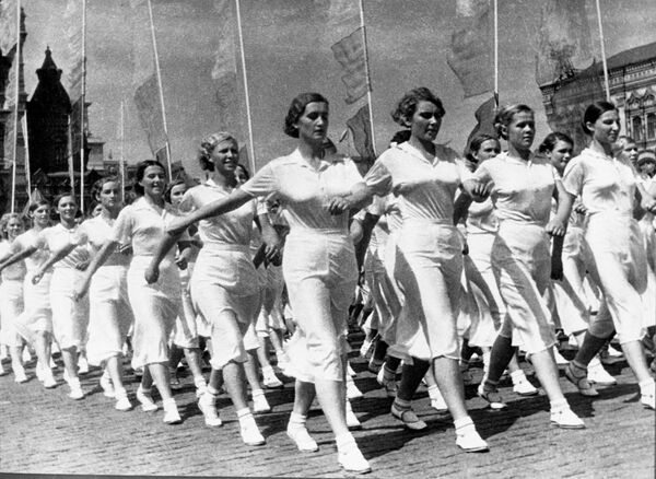 Физкультурный парад на Красной площади 1 мая 1936 года