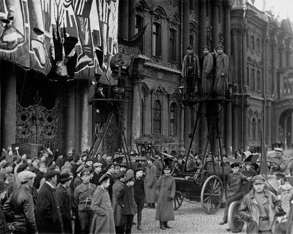 Празднование Первомая на Дворцовой площади (1 мая 1918 года)