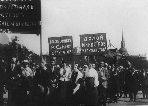 Демонстрация с большевистскими лозунгами на Марсовом поле (18 апреля 1917 года)