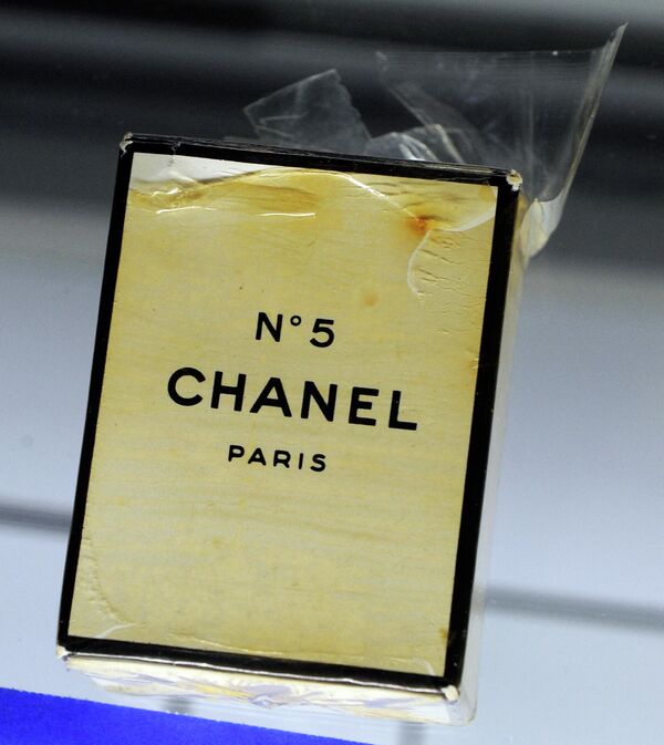 Неоткрытый флакон духов Chanel № 5 в оригинальной упаковке и коробке, принадлежащий Мэрилин Монро