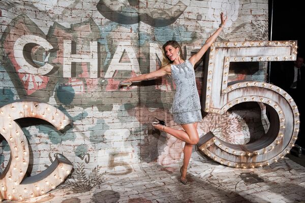 Бразильская супермодель и актриса Жизель Бюндхен на ужине Chanel посвяженном Chanel N°5: The Film База Лурмана