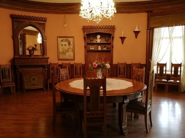 Гостиная в усадьбе Середниково Гостиная в усадьбе Середниково