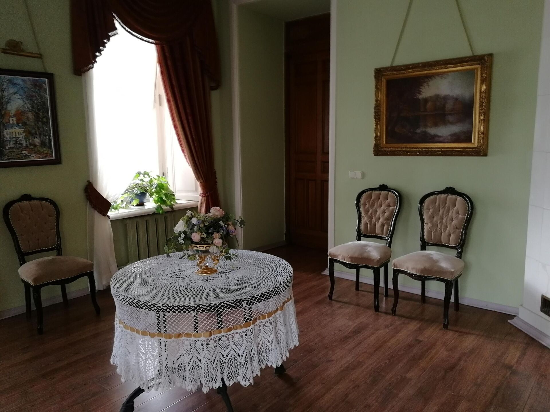 Одна из комнат в барском доме усадьбы Середниково - РИА Новости, 1920, 28.06.2022