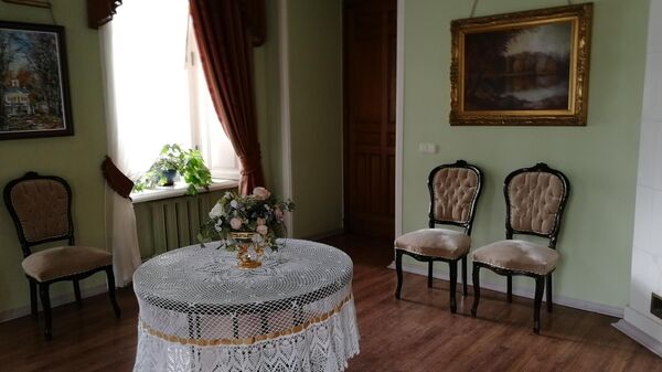 Одна из комнат в барском доме усадьбы Середниково