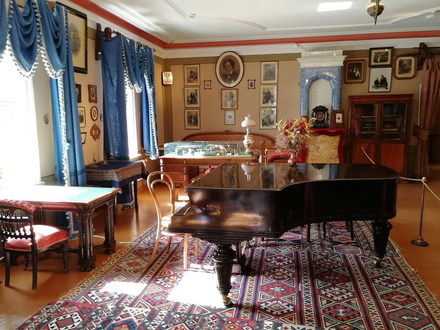 Гостиная в доме Чайковского в Клину
