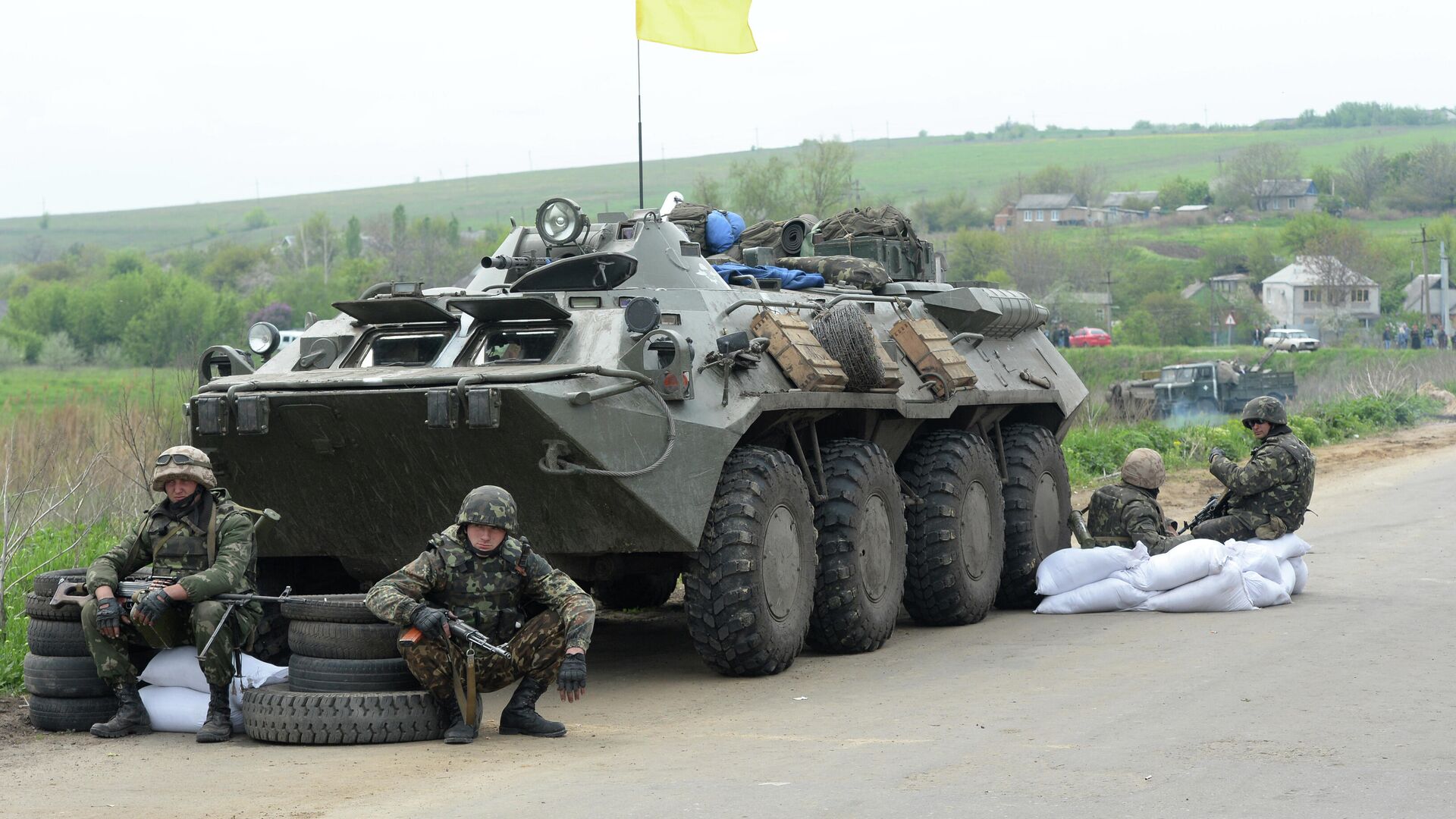 Украинские военные у села Андреевское около города Славянска Донецкой области. 2014 год - РИА Новости, 1920, 01.08.2021