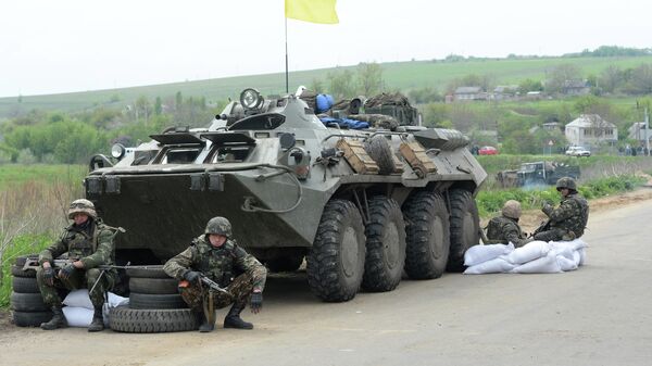 Украинские военные у села Андреевское около города Славянска Донецкой области. 2014 год