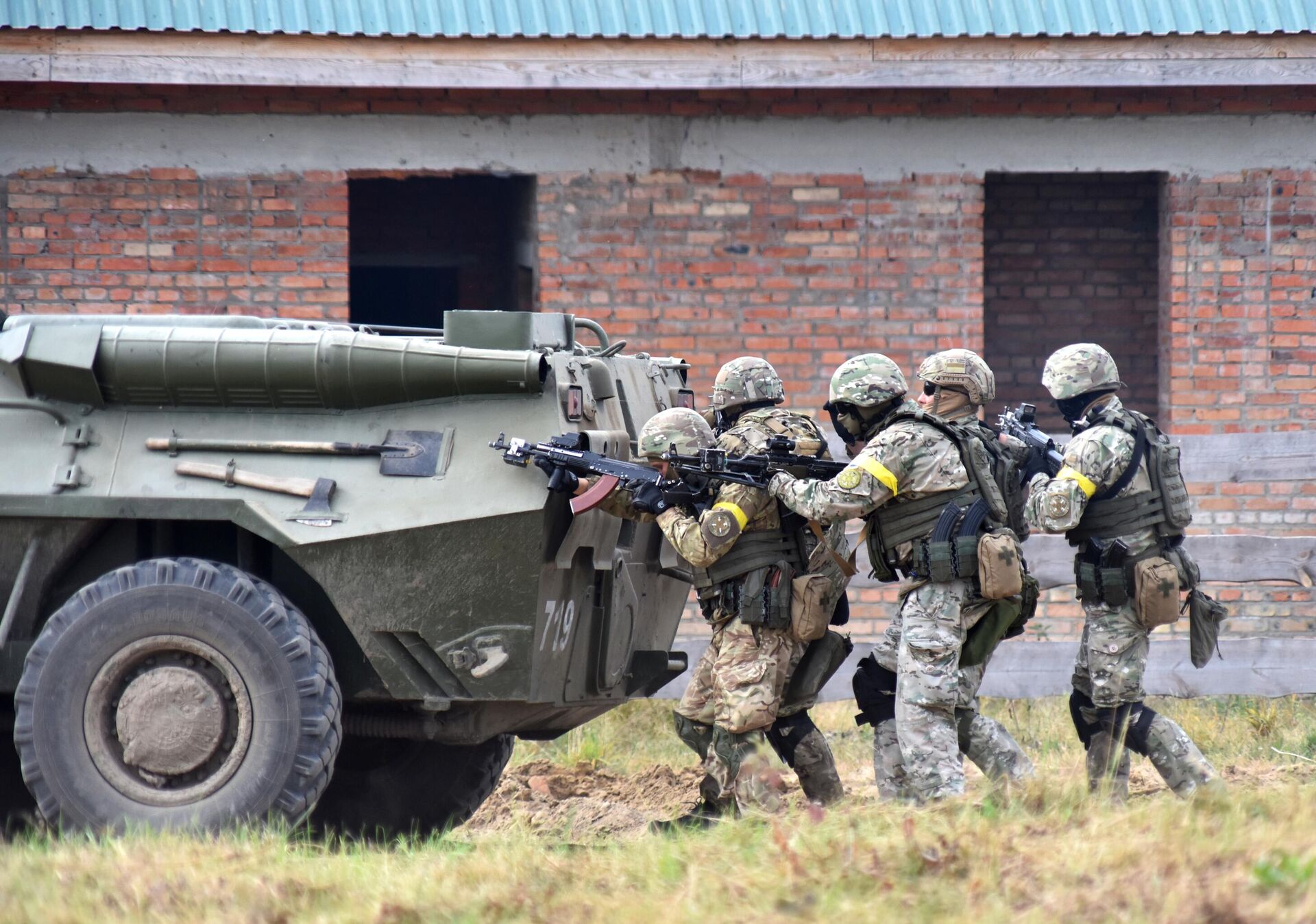 Военнослужащие Украины во время активной фазы совместных военных учений Украины и стран НАТО Rapid Trident-2020 на Яворовском полигоне во Львовской области - РИА Новости, 1920, 30.09.2021