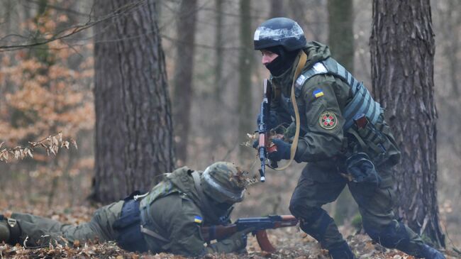 Военнослужащие Национальной гвардии Украины во время обучения по методике НАТО