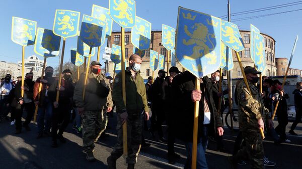 Участники Марша вышиванок, приуроченного к годовщине создания дивизии СС Галичина, в Киеве