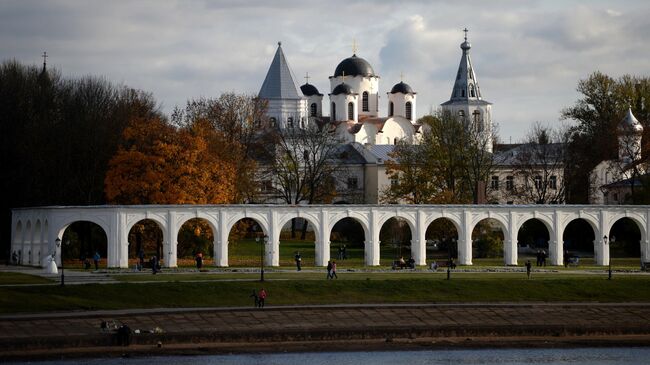 Вид на Ярославово дворище в Великом Новгороде