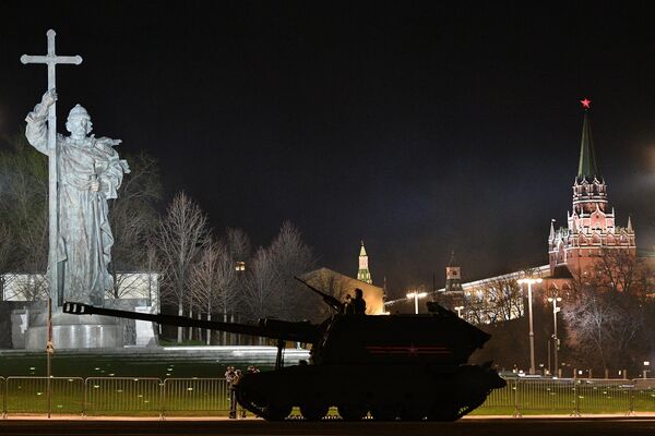 Самоходная артиллерийская установка (САУ) Мста-СМ на репетиции парада к 76-й годовщине Победы в Великой Отечественной войне 