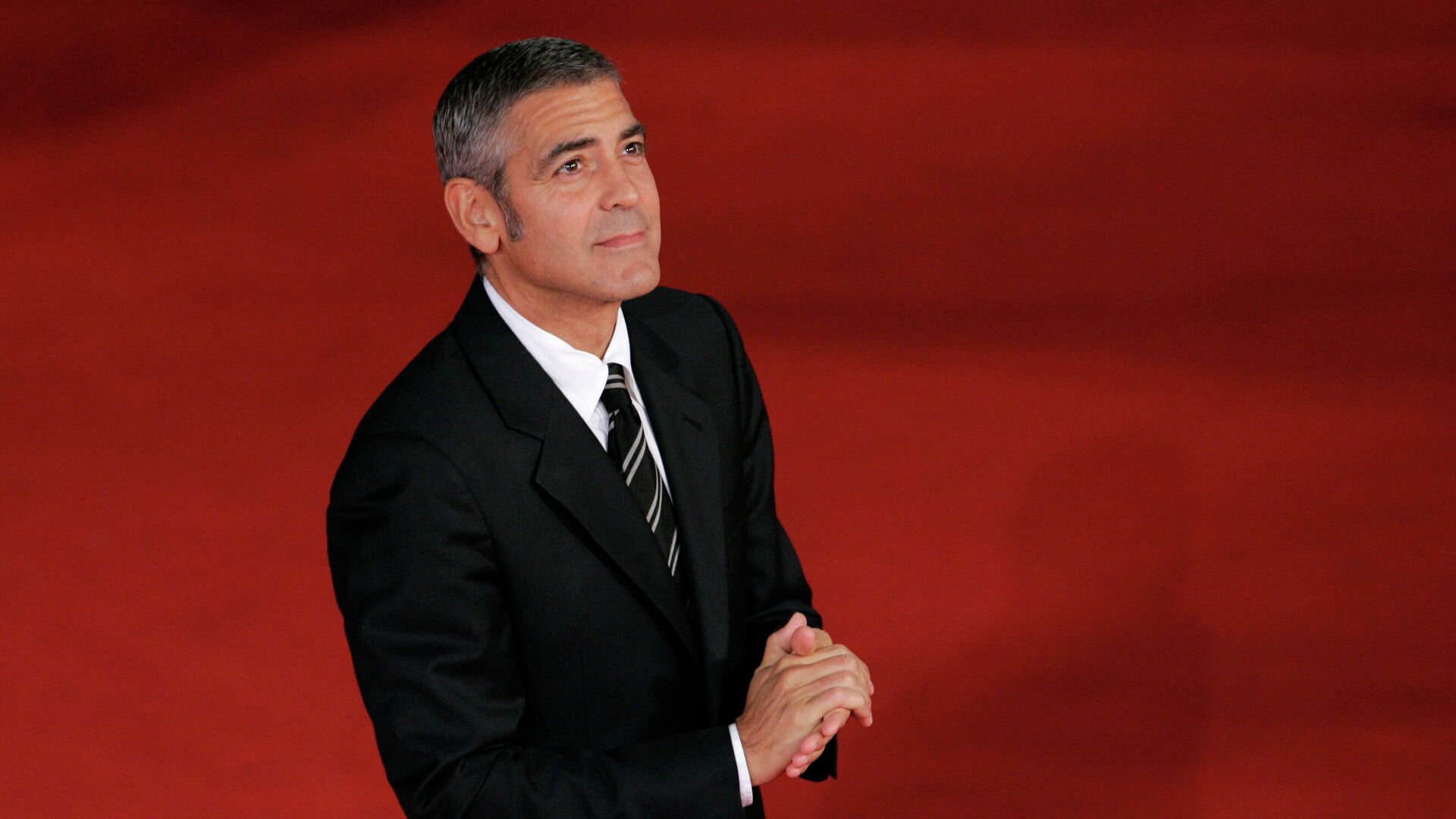 Американский актер и кинорежиссер Джордж Клуни на красной дорожке - РИА Новости, 1920, 06.05.2021