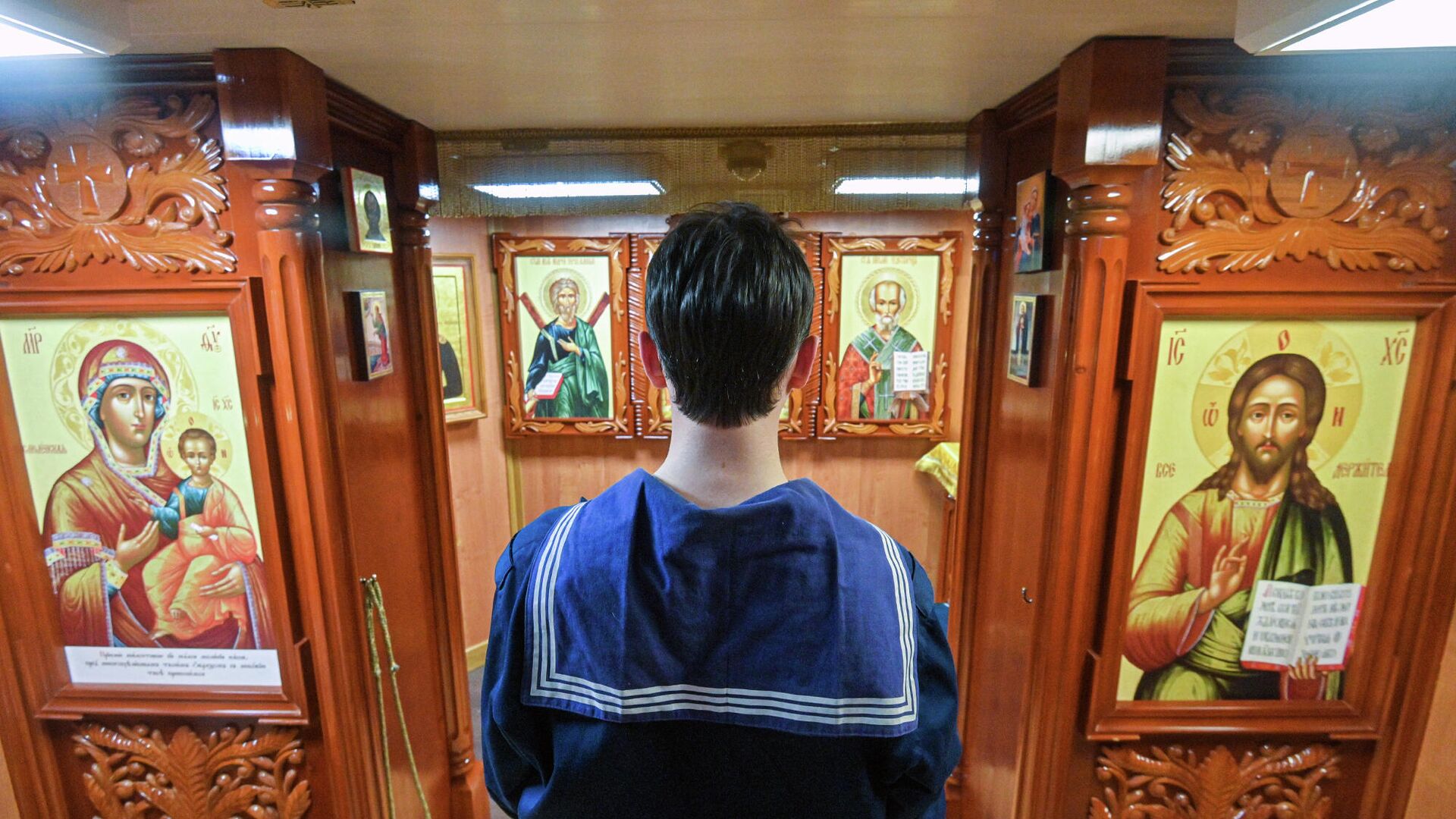 Курсант в храмовой комнате парусного судна Седов - РИА Новости, 1920, 02.05.2021