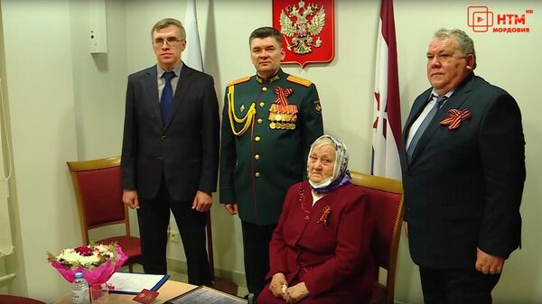 Дочери погибшего участника Великой Отечественной войны красноармейца Ибрагима Богданова вручили удостоверение к государственной награде 