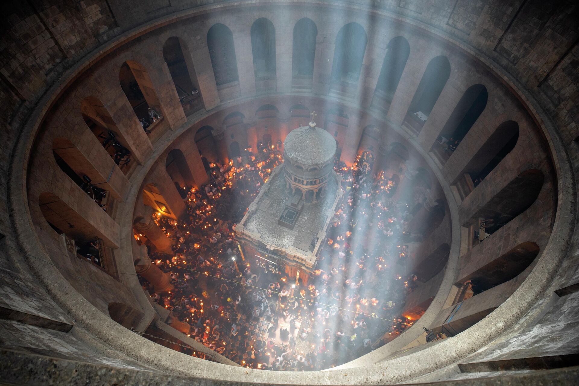 Церемония схождения Благодатного огня в Храме Гроба Господня в Иерусалиме - РИА Новости, 1920, 10.03.2023