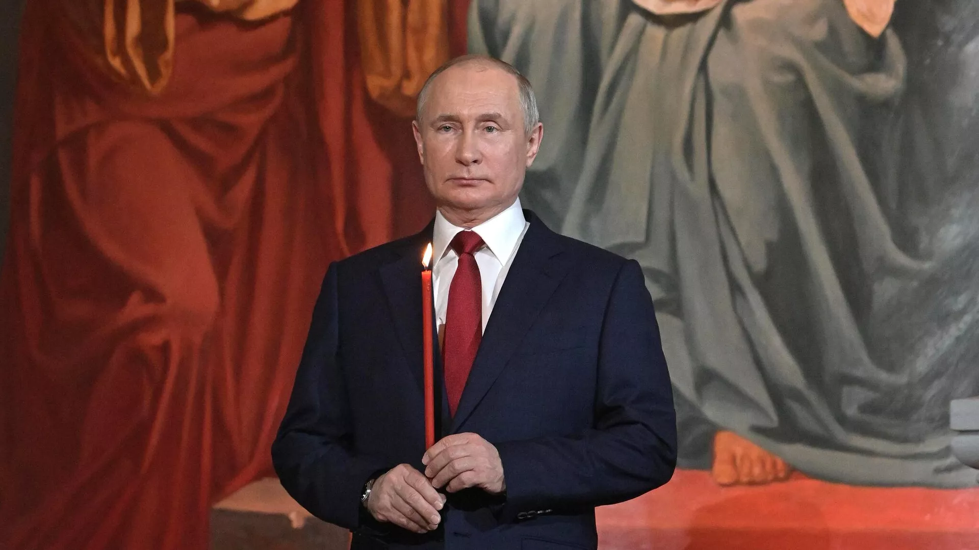 Президент Владимир Путин на праздничном пасхальном богослужении в кафедральном соборном храме Христа Спасителя Президент Владимир Путин на праздничном пасхальном богослужении в кафедральном соборном храме Христа Спасителя - РИА Новости, 1920, 02.05.2021