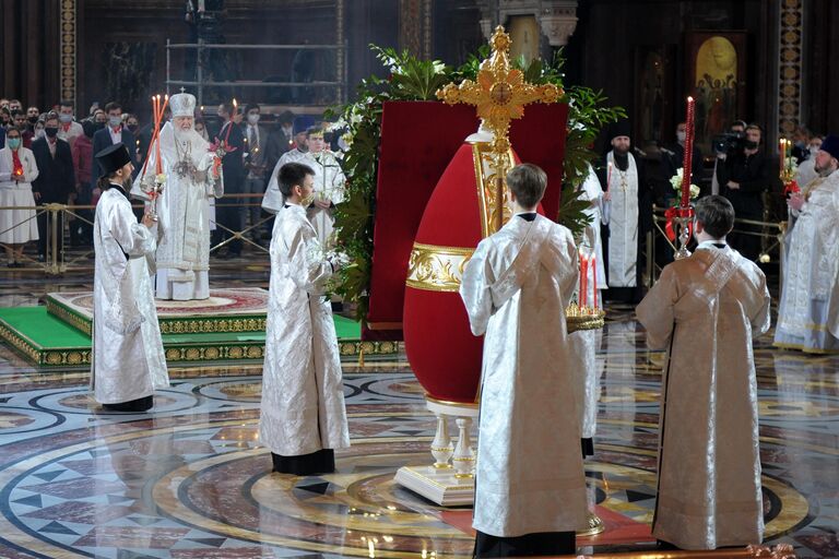 Пасхальное богослужение в храме Христа Спасителя