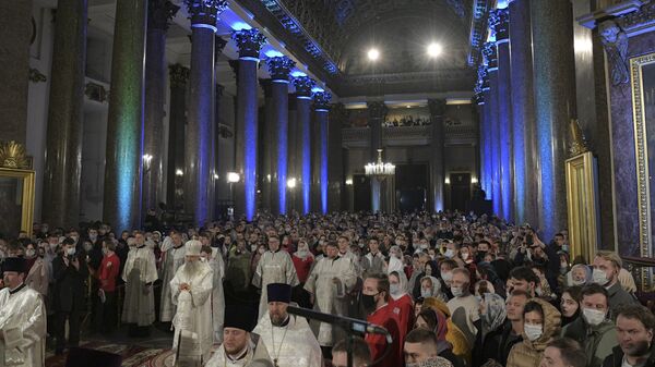 Праздничное пасхальное богослужение в Казанском кафедральном соборе в Санкт-Петербурге