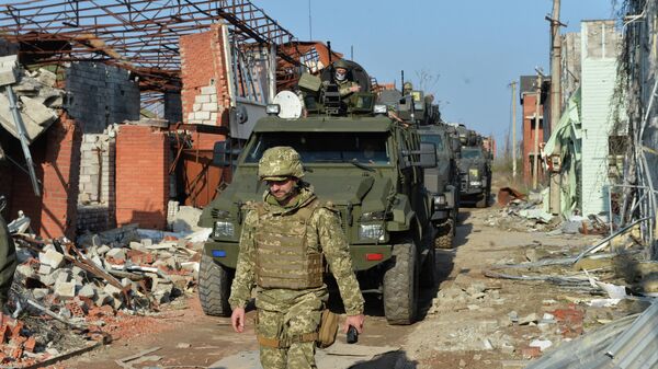Украинские военные в районе линии соприкосновения в Донецкой области