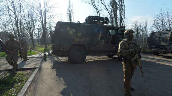 Украинские военные в районе линии соприкосновения в Донецкой области