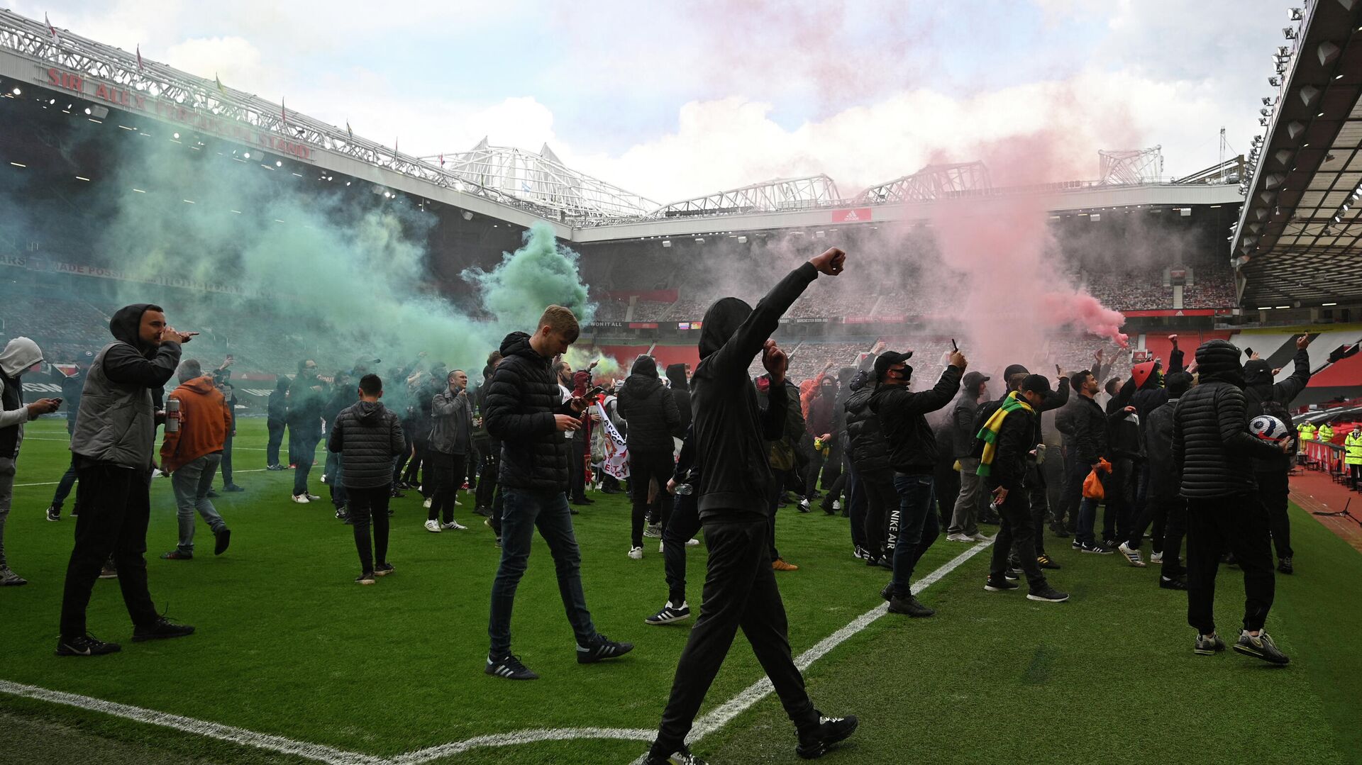 Акция протеста болельщиков Манчестер Юнайтед на стадионе Олд Траффорд - РИА Новости, 1920, 02.05.2021