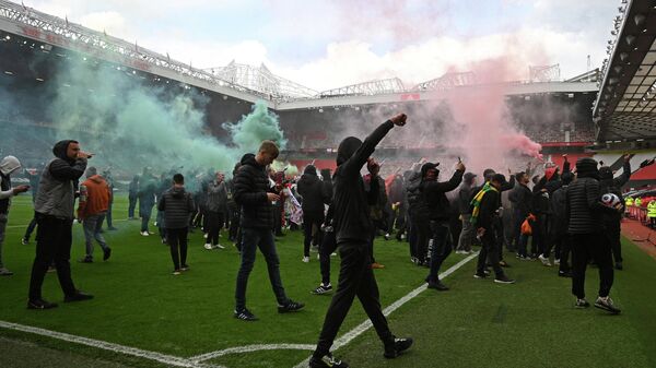 Акция протеста болельщиков Манчестер Юнайтед на стадионе Олд Траффорд