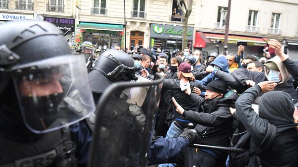 Первомайская акция протеста в Париже, Франция