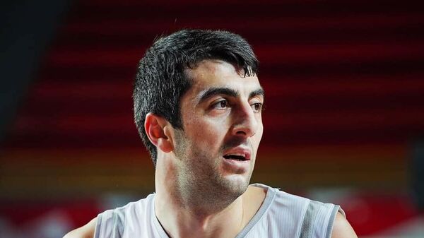 Грузинский баскетболист Гиорги Шермадини.