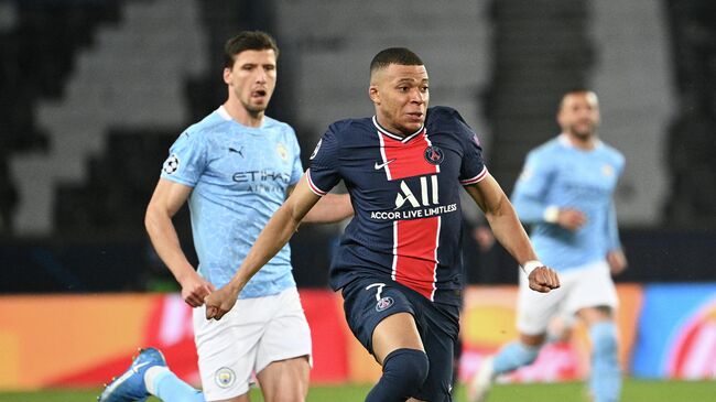 Paris Saint-Germain's French forward Kylian Mbappe runs after the ball during the UEFA Champions League first leg semi-final football match between Paris Saint-Germain (PSG) and Manchester City at the Parc des Princes stadium in Paris on April 28, 2021. (Photo by Anne-Christine POUJOULAT / AFP)