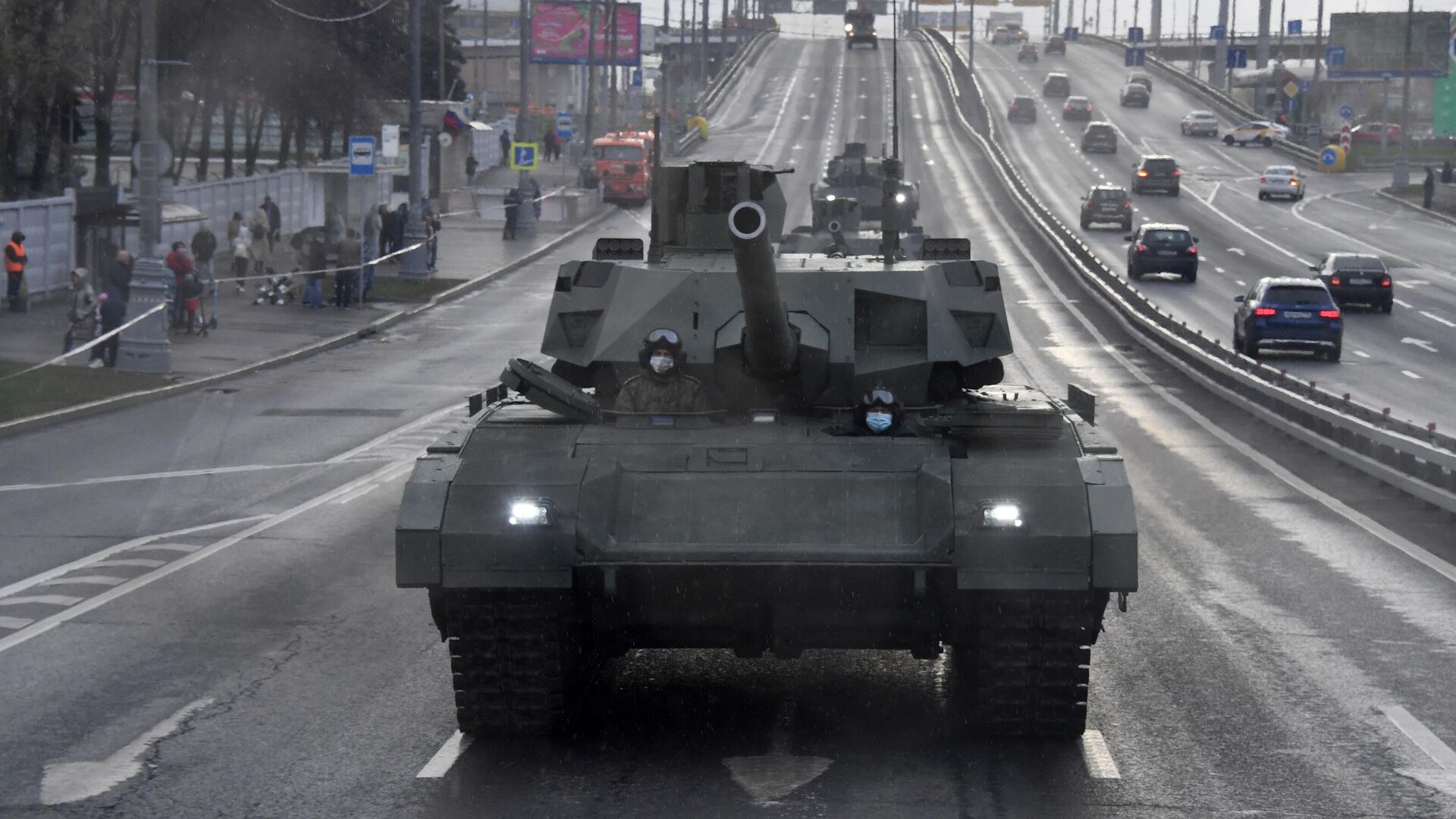 Танк Т-14 Армата на Звенигородском шоссе в Москве перед началом ночной репетиции парада к 76-й годовщине Победы в Великой Отечественной войне - РИА Новости, 1920, 03.08.2021