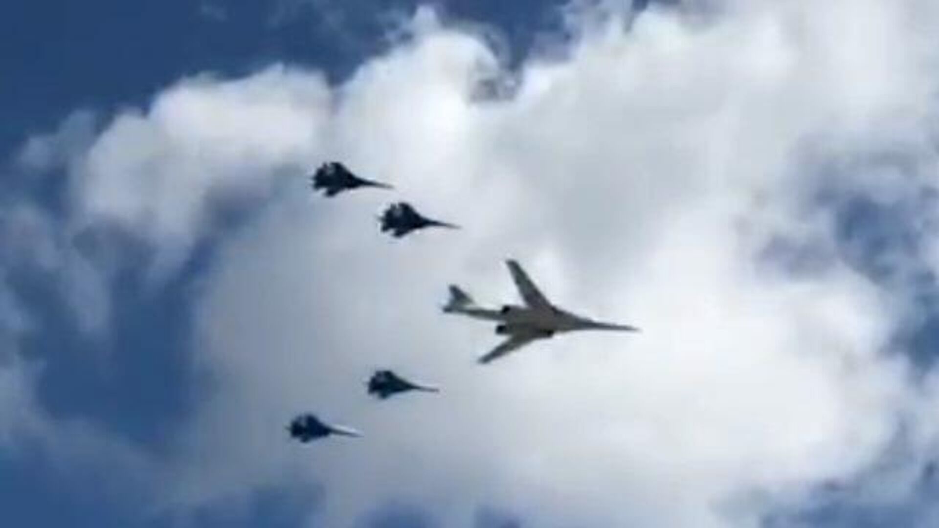 Авиационная тренировка парада Победы в небе над Москвой - РИА Новости, 1920, 05.05.2021