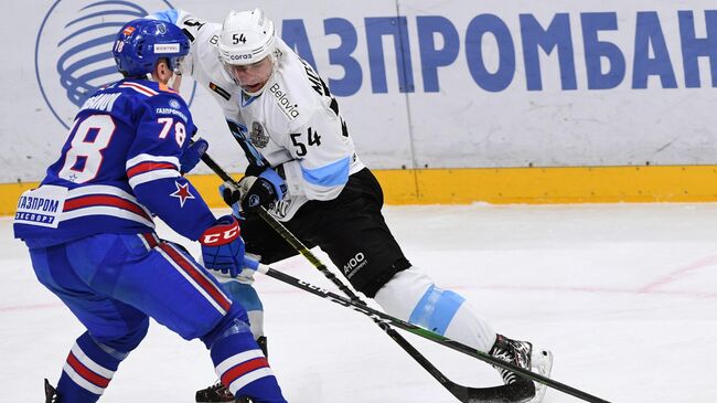 Денис Мосалёв  (справа)