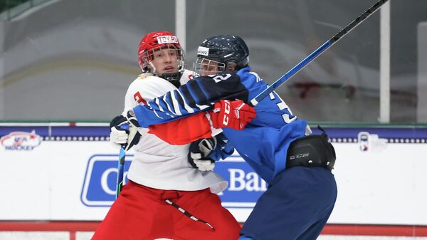 Хоккеисты юниорских сборных России и Финляндии