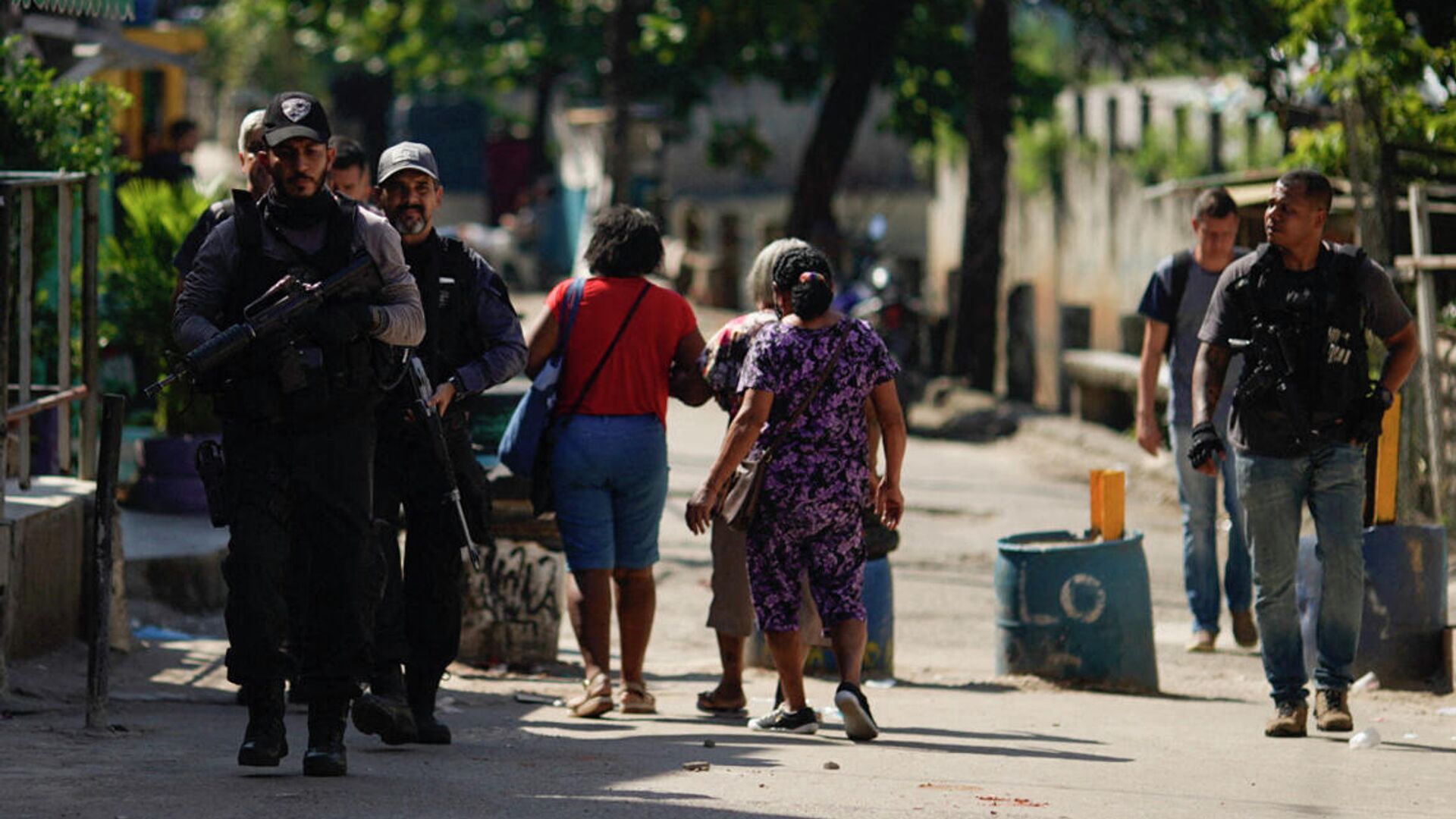 Полицейская операция по борьбе с незаконным оборотом наркотиков в районе Жакарезинью в Рио-де-Жанейро, Бразилия - РИА Новости, 1920, 06.05.2021