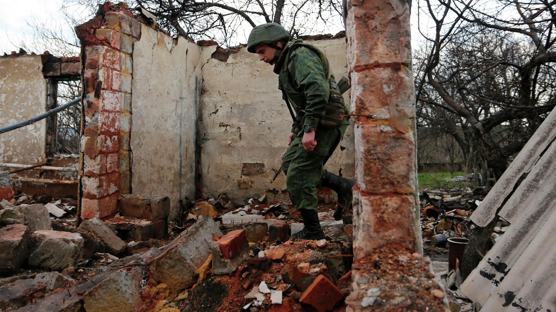 Военнослужащий ЛНР на линии соприкосновения в Луганской области - РИА Новости, 1920, 14.05.2021