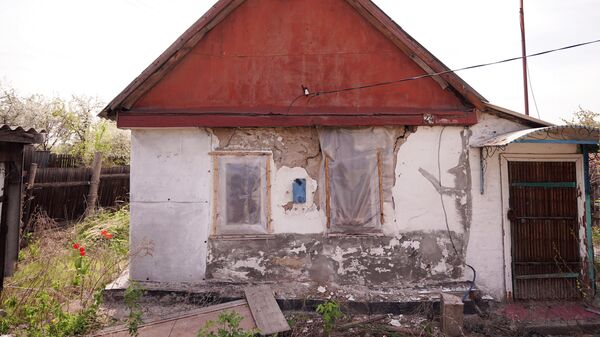 Покинутый дом в населенном пункте Золотое Луганской Народной Республики