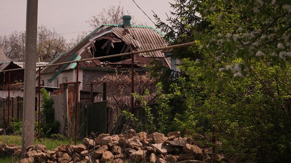 Последствия обстрелов в населенном пункте Золотое Луганской Народной Республики
