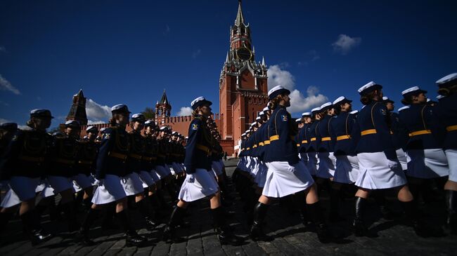 Курсантки Военно-космической академии имени А. Ф. Можайского во время генеральной репетиции парада в честь 76-й годовщины Победы в Великой Отечественной войне в Москве