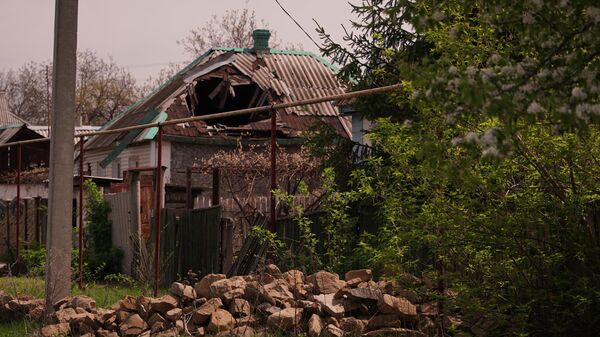 Последствия обстрелов на линии соприкосновения в Луганской области
