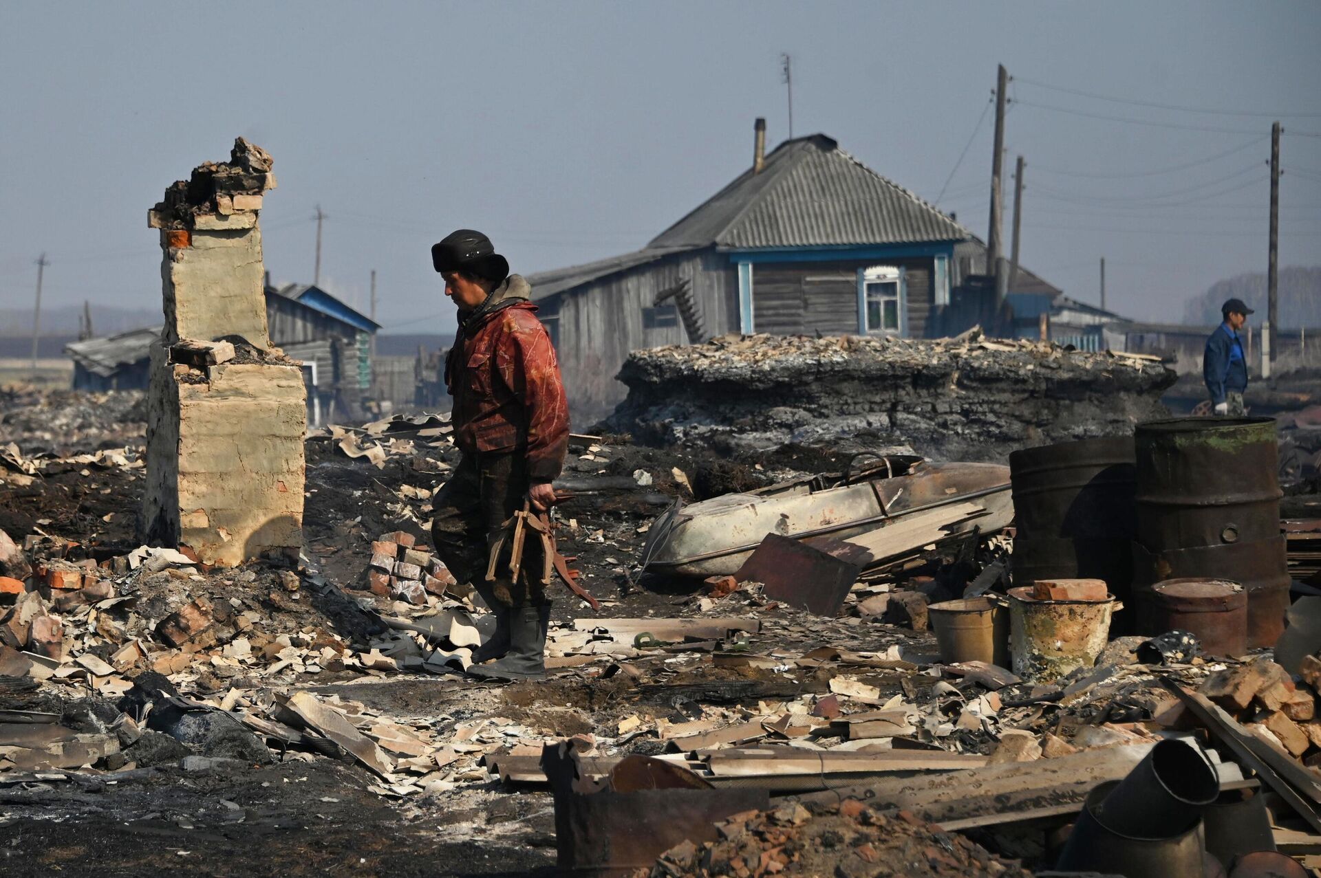 Последствия пожара в деревне Каракуль в Омской области - РИА Новости, 1920, 07.05.2021