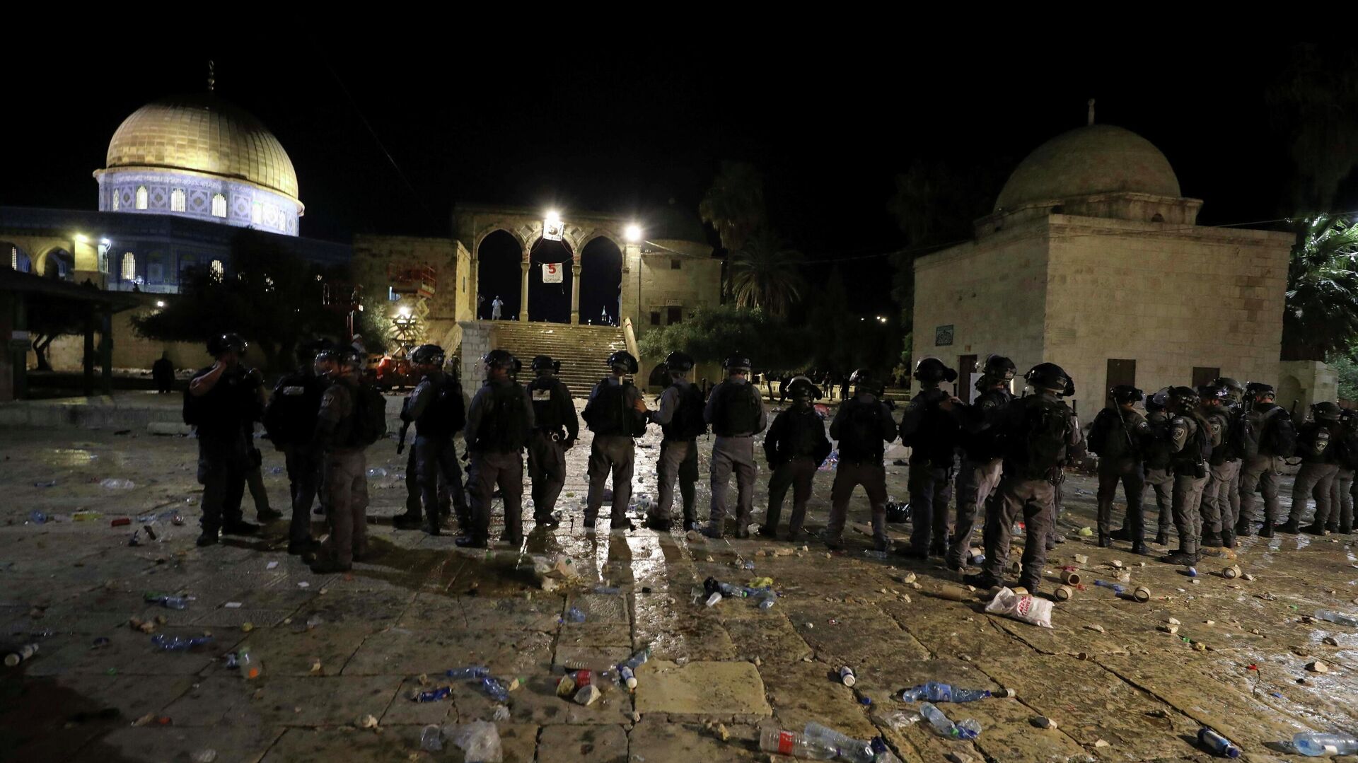 Полиция на месте столкновений возле мечети Аль-Акса в Иерусалиме - РИА Новости, 1920, 10.05.2021