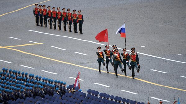 Знаменная группа на военном параде в честь 76-й годовщины Победы в Великой Отечественной войне в Москве