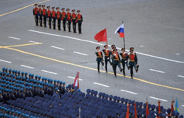 Знаменная группа на военном параде в честь 76-й годовщины Победы в Великой Отечественной войне в Москве