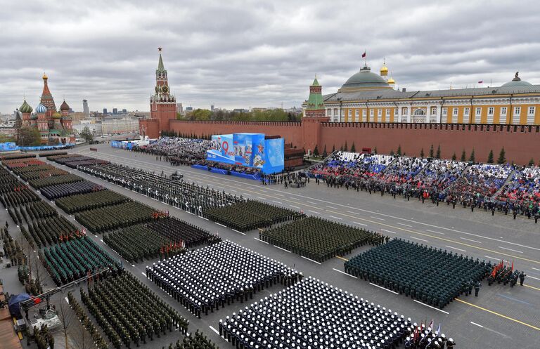 Военнослужащие парадных расчетов на военном параде в честь 76-й годовщины Победы в Великой Отечественной войне в Москве