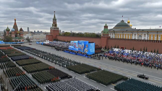 Военнослужащие парадных расчетов на военном параде в честь 76-й годовщины Победы в Великой Отечественной войне в Москве