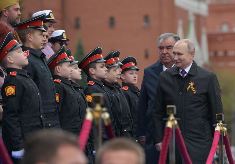 Президент РФ В. Путин на военном параде в честь 76-й годовщины Победы в ВОВ