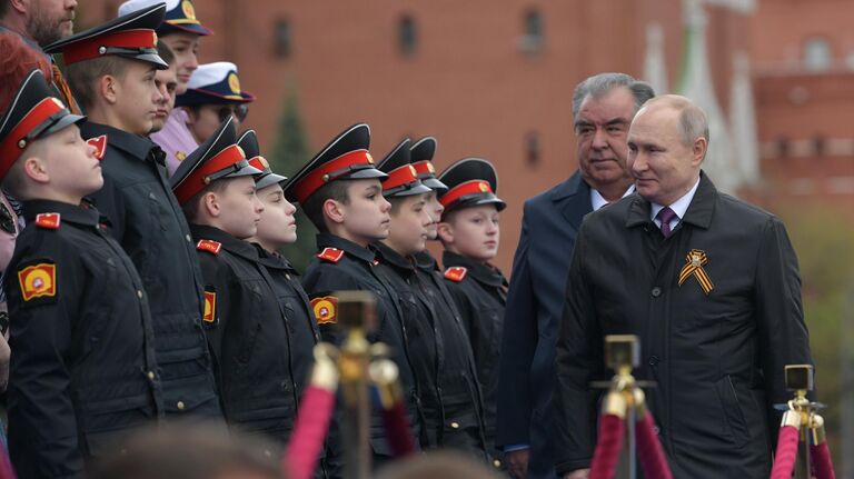 Президент РФ В. Путин на военном параде в честь 76-й годовщины Победы в ВОВ