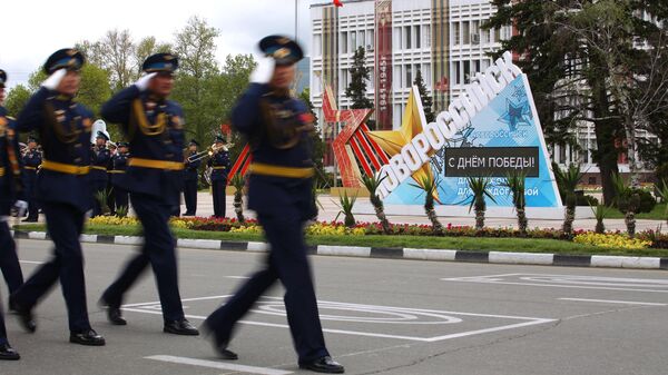 Военнослужащие парадных расчетов на военном параде в честь 76-й годовщины Победы в Великой Отечественной войне в Новороссийске