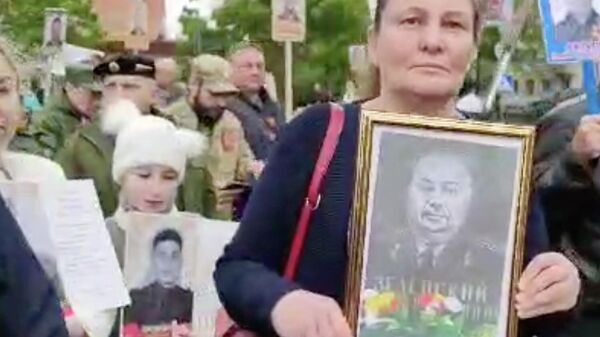 В строю Бессмертного полка в Донбассе пронесли портрет деда Зеленского
